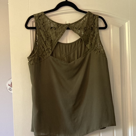 Smart Set sleeveless blouse. - Picture 2 of 5
